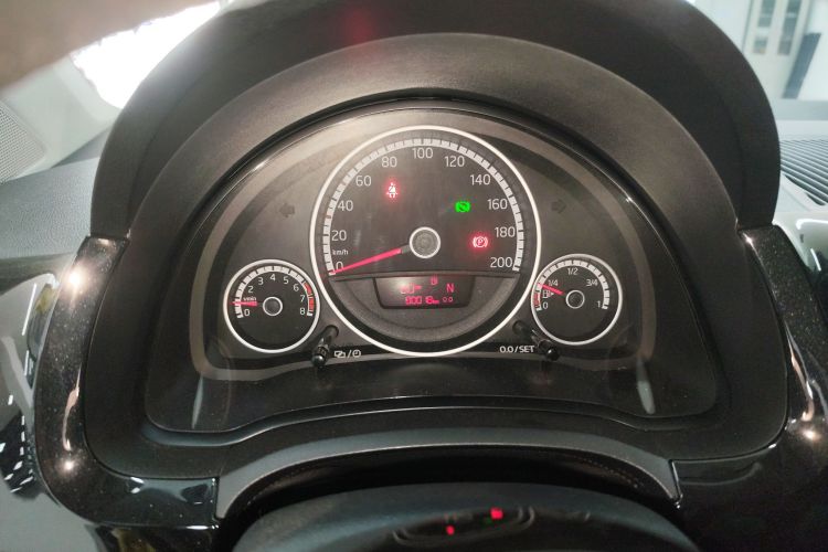 Volkswagen up! 2016 car image #16