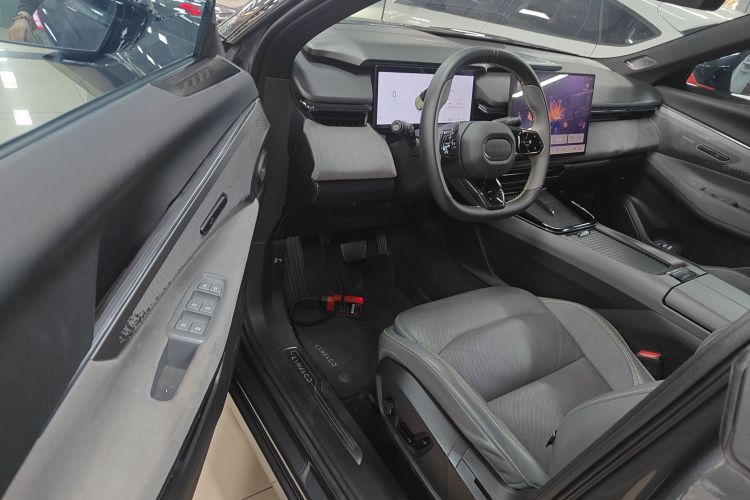 Lynk & Co 08 EM-P 2024 car image #16