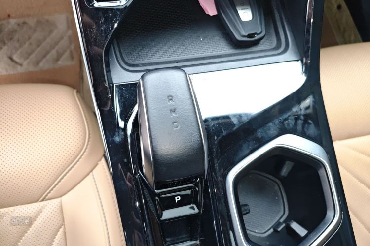 GEELY Boyue L 2024 car image #16