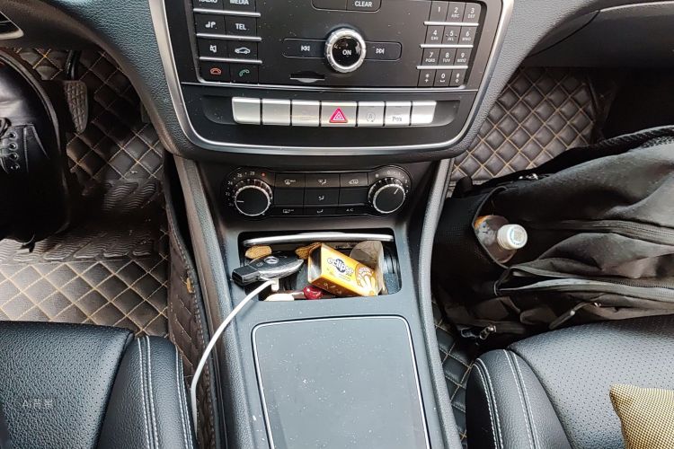 Mercedes-Benz GLA Class 2019 car image #16