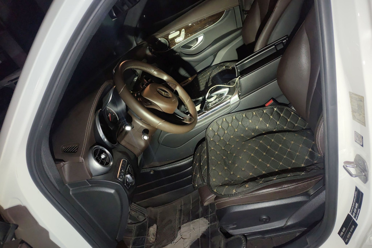 Mercedes-Benz GLC Class 2017 car image #16