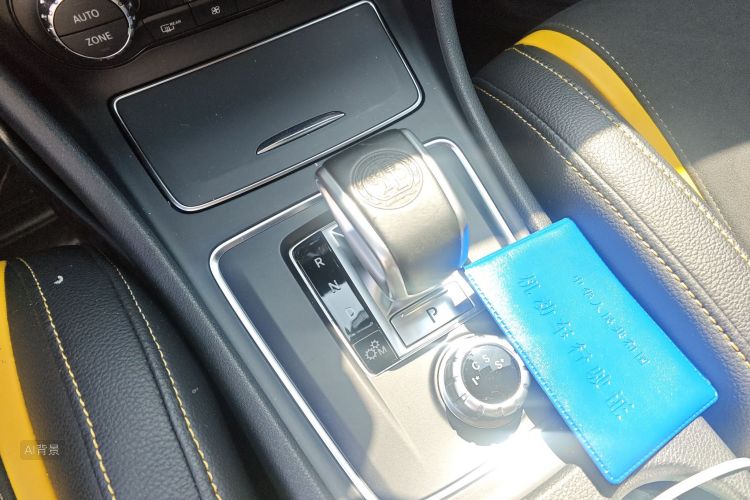 Mercedes-Benz GLA AMG 2018 immagine di auto #16