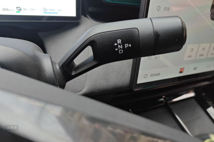 Lynk & Co 08 EM-P 2024 car image #16