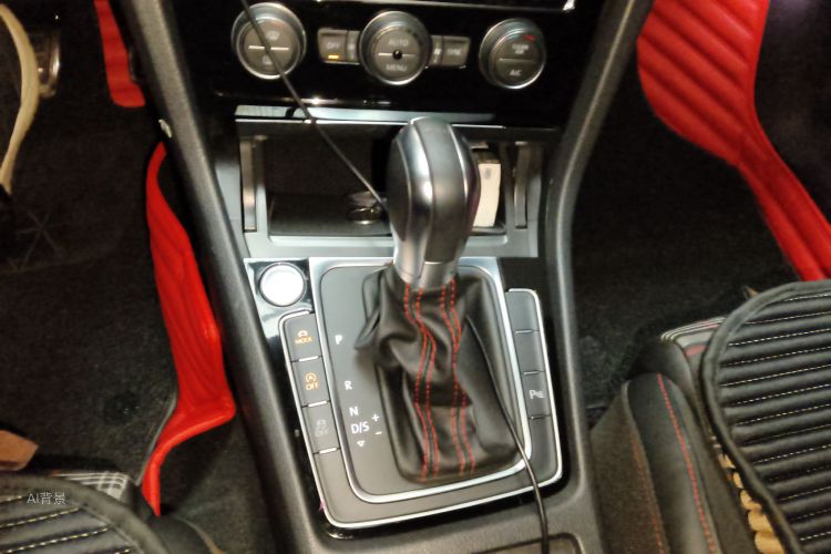 Volkswagen GolfGTI 2018 immagine di auto #16