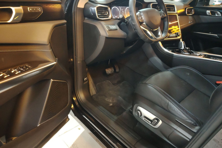 Lynk & Co 01 EM-P 2018 car image #16
