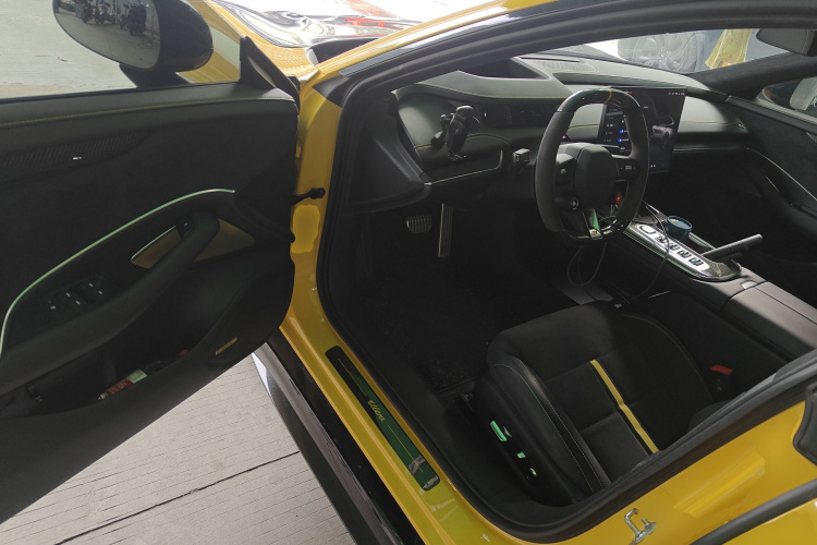 MI SU7 Ultra 2025 car image #16