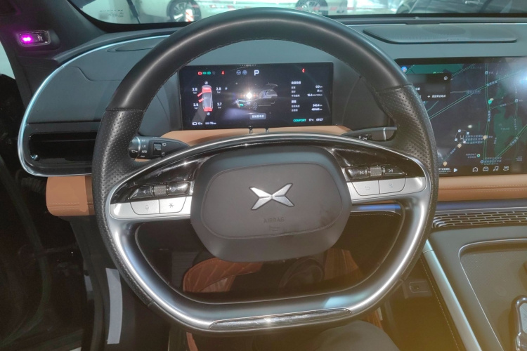 Xpeng G9 2023 صورة سيارة #16