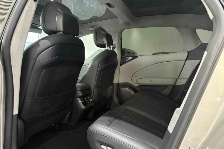 极氪 极氪007 2025 汽车图片 #16