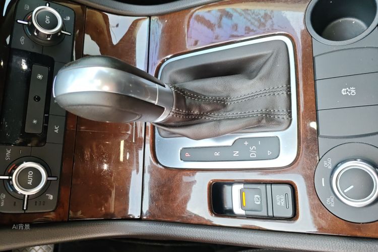 Volkswagen Touareg 2015 car image #16