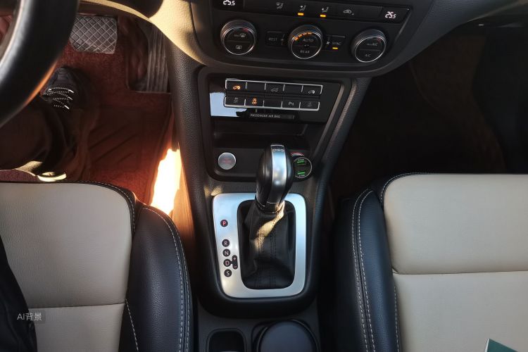 Volkswagen Sharan 2019 car image #16