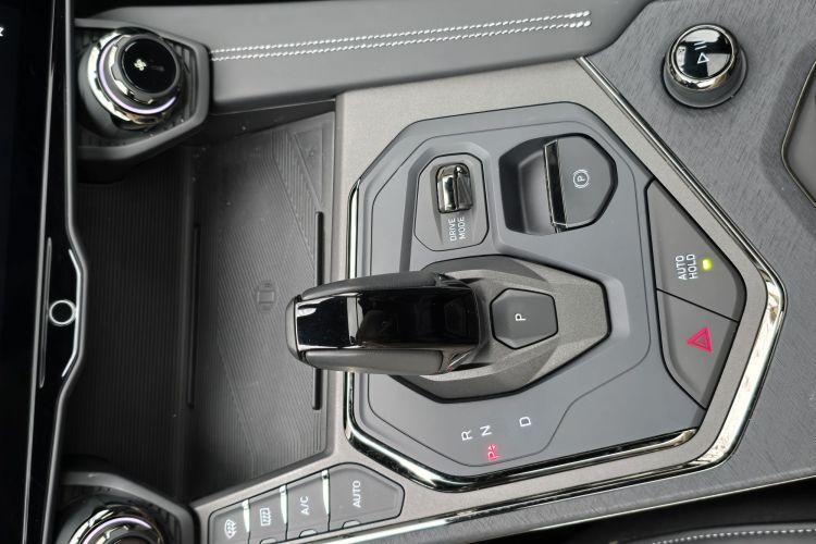Lynk & Co 01 EM-P 2022 car image #16