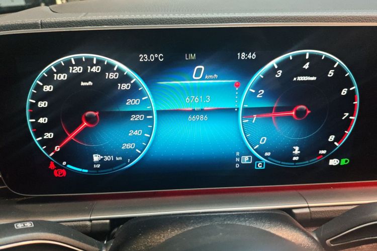 Mercedes-Benz GLE Class 2022 car image #16