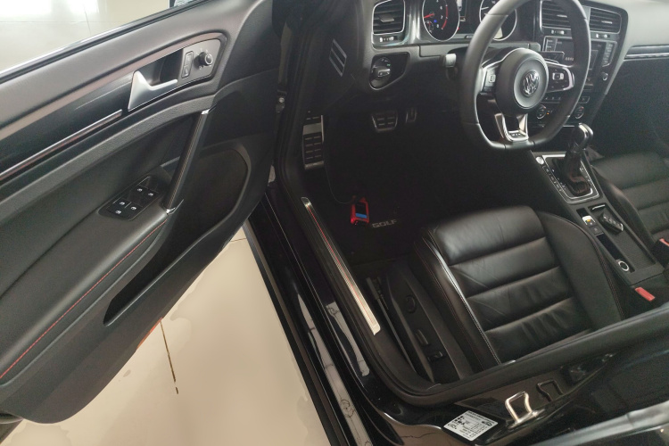 Volkswagen GolfGTI 2017 immagine di auto #16