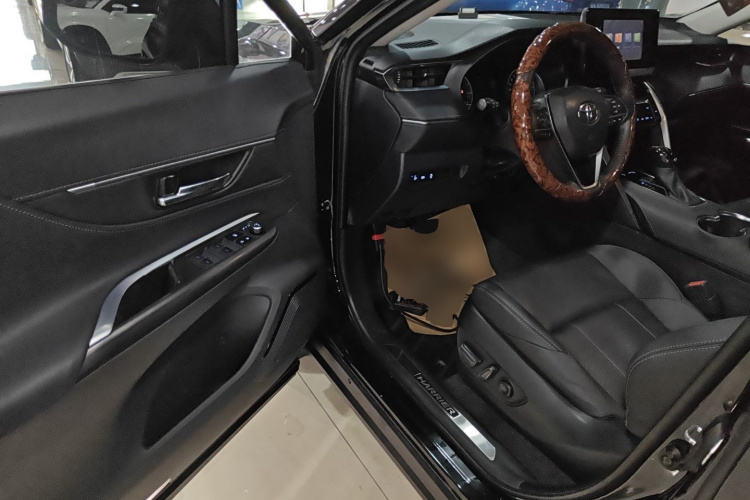Toyota Harrier 2023 car image #16