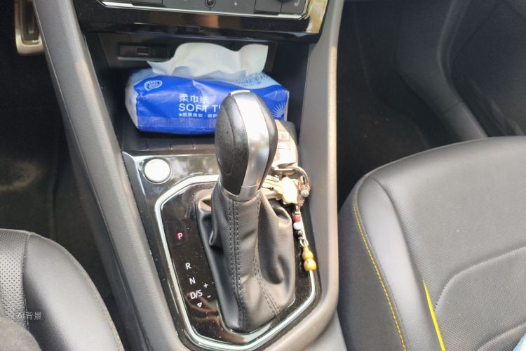 VS5 2020 car image #16