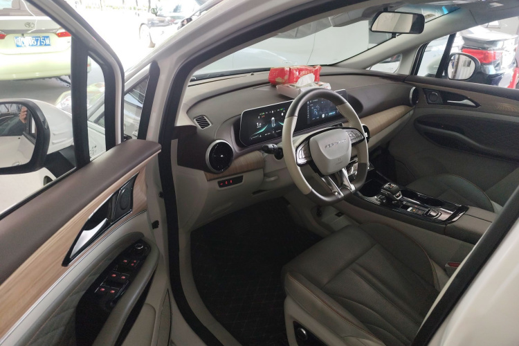 Forthing Yacht 2024 car image #16