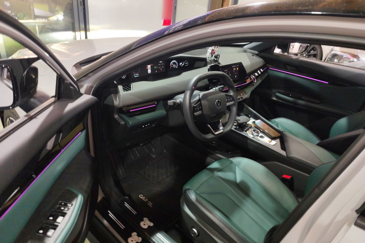 Changan UNI-V iDD 2024 car image #16