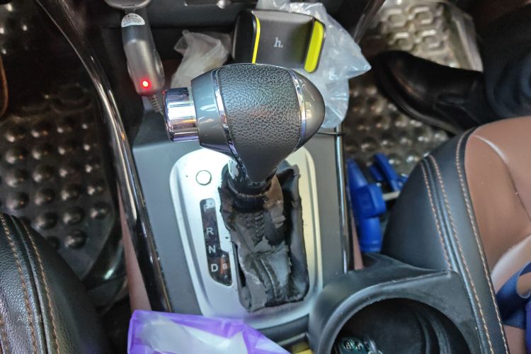 Forthing SX6 2016 car image #16