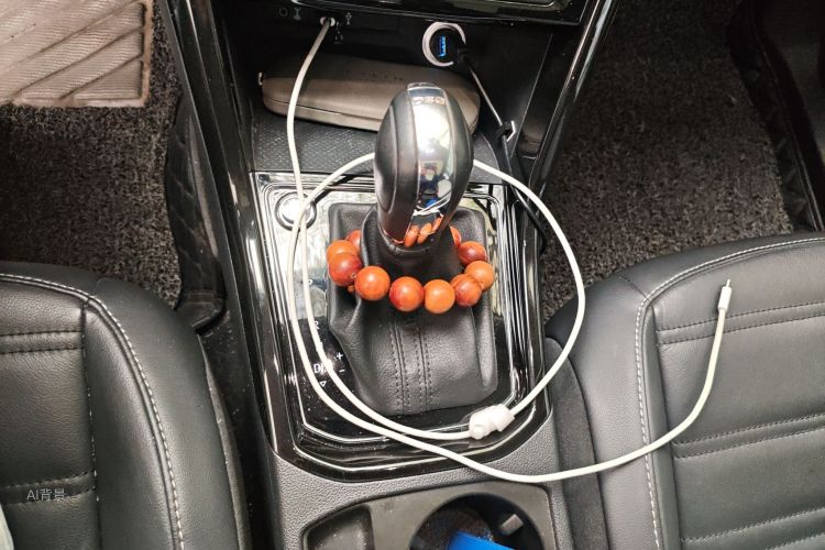 Volkswagen Touran 2018 car image #16