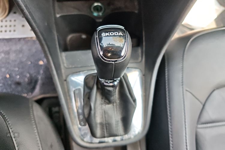 Skoda Rapid Spaceback 2015 immagine di auto #16