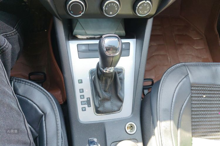 Skoda Octavia 2015 car image #16