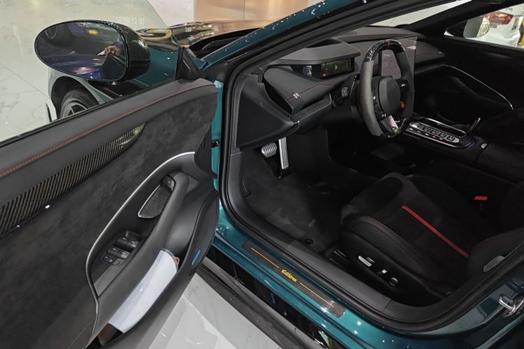 MI SU7 Ultra 2025 car image #16