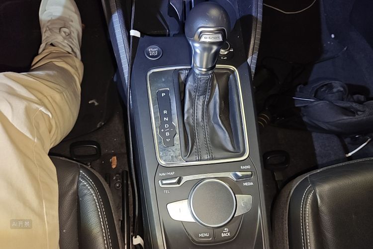 Q2L e-tron 2021 car image #16