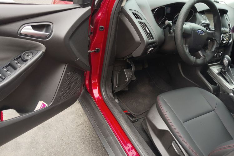 Ford Focus 2014 car image #16