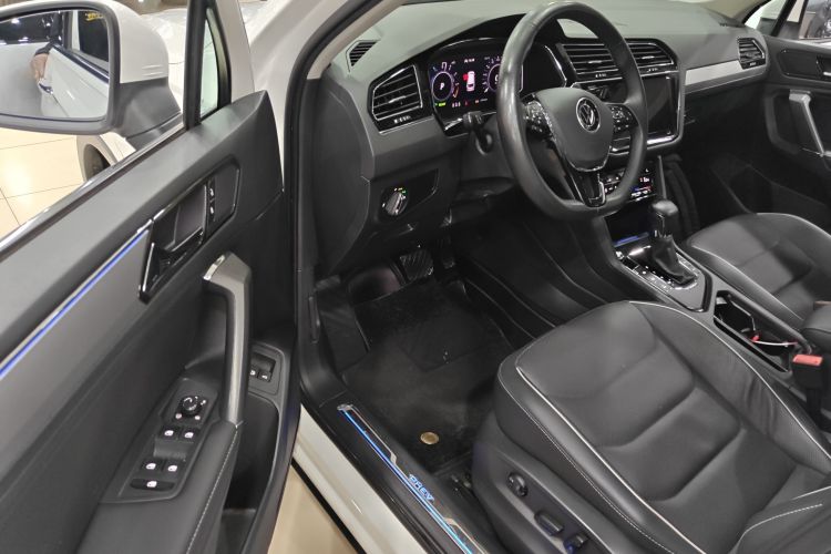 Volkswagen Tiguan L New Energy 2021 immagine di auto #16