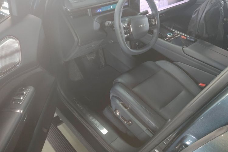 Lynk & Co 900 2025 car image #16