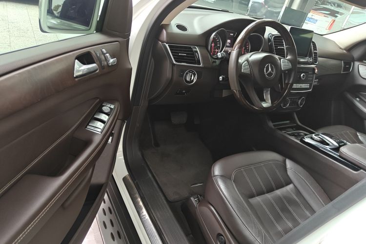 Mercedes-Benz GLE Class 2016 car image #16