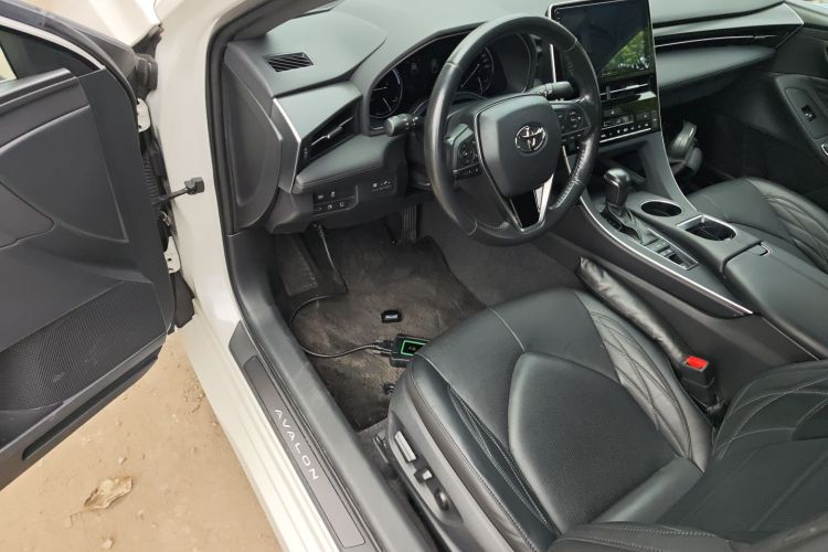 Toyota Avalon 2019 car image #16