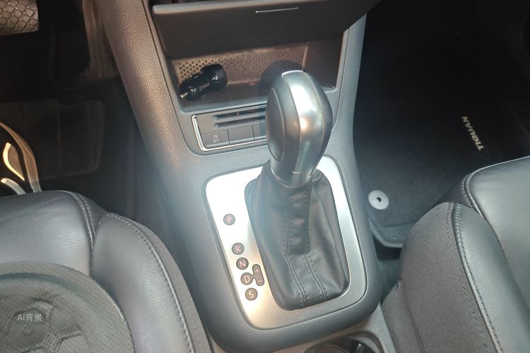 Volkswagen Tiguan 2015 car image #16