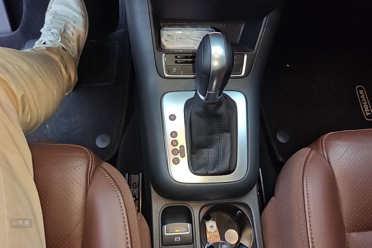 Volkswagen Tiguan 2014 car image #16