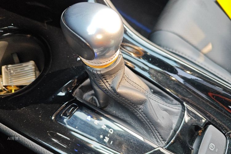 Toyota C-HR 2019 car image #16