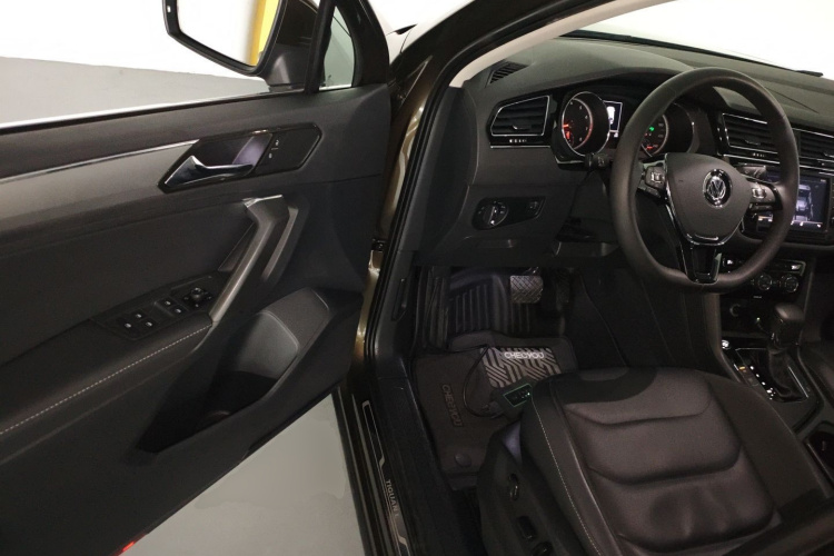 Volkswagen Tiguan L 2018 #16 Volkswagen Tiguan L 2018 car image #16