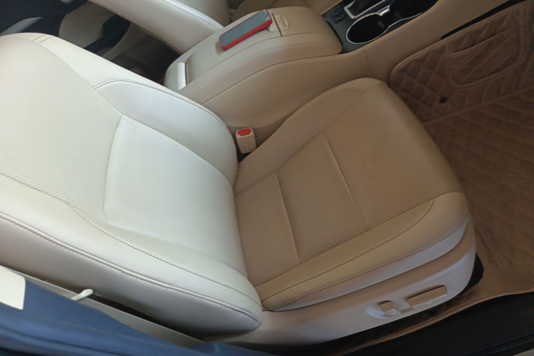 Toyota Highlander 2020 car image #16