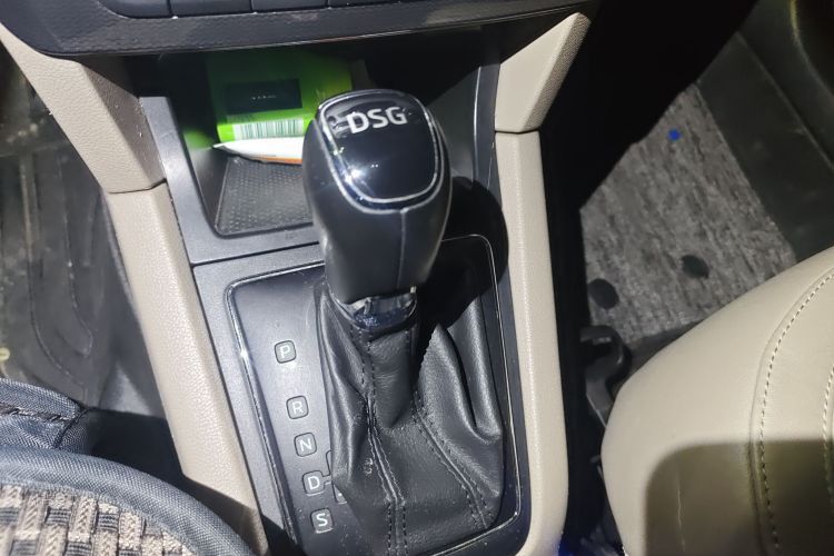 Skoda Yeti 2015 car image #16