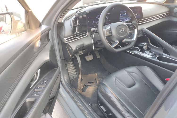 Hyundai Elantra 2021 car image #16