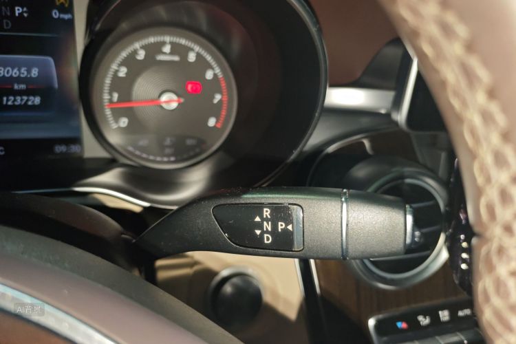 Mercedes-Benz GLC Class 2017 car image #16