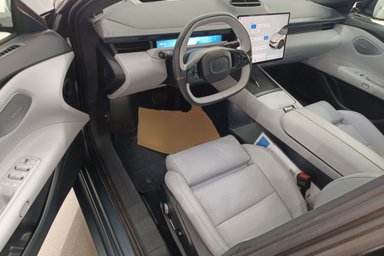Lynk & Co 2024 #16 Lynk & Co 2024 car image #16