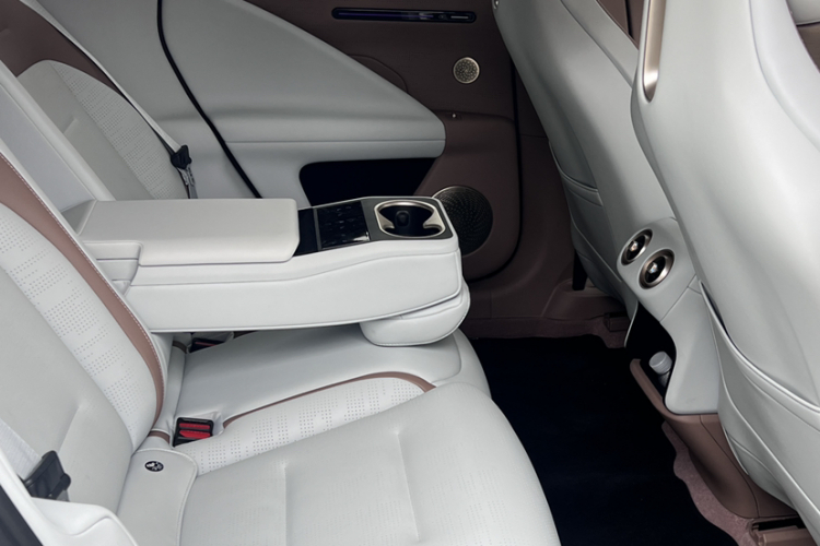 Avatr 07 2025 car image #16