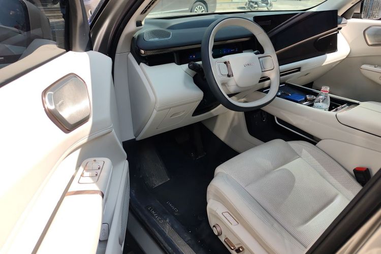 Lynk & Co 900 2025 car image #16