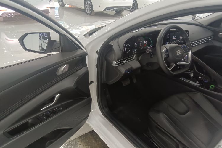 Hyundai Elantra 2024 immagine di auto #16