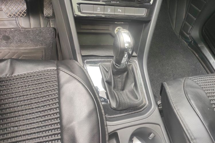 Volkswagen Touran 2017 immagine di auto #16