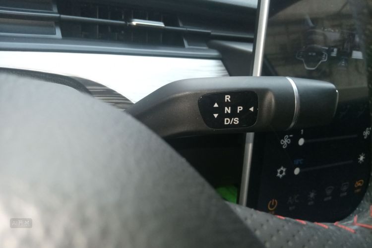 Neta V 2022 imagen de coche #16