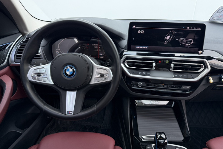 BMW iX3 2023 immagine di auto #16