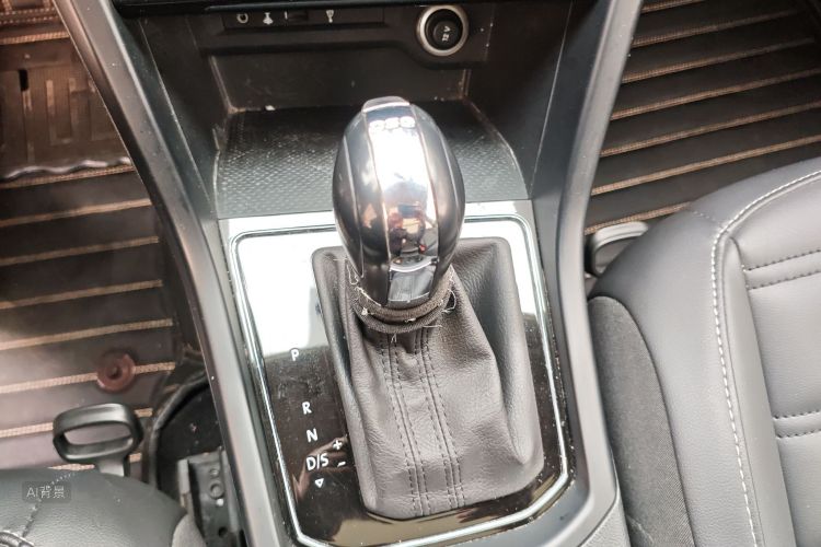 Volkswagen Touran 2018 immagine di auto #16