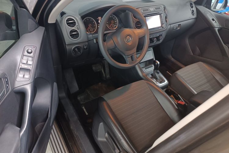 Volkswagen Tiguan 2015 car image #16