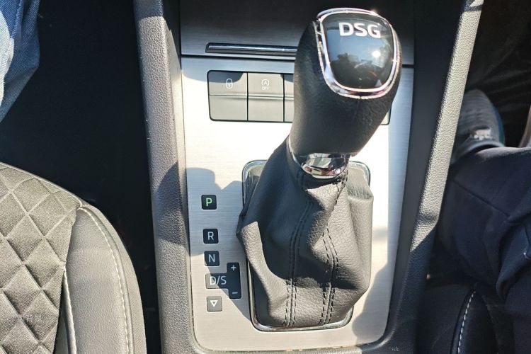 Skoda Octavia 2020 car image #16